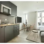 Apartment Center Of Paris By Studio Prestige