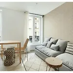 Apartment Center Of Paris By Studio Prestige