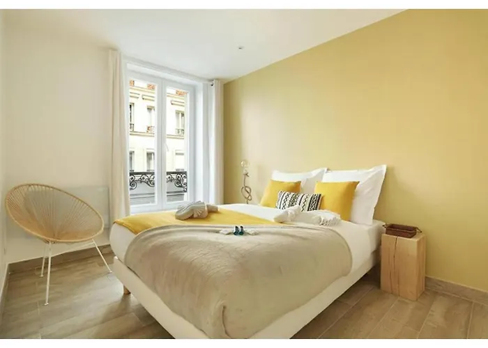 Apartment Center Of Paris By Studio Prestige